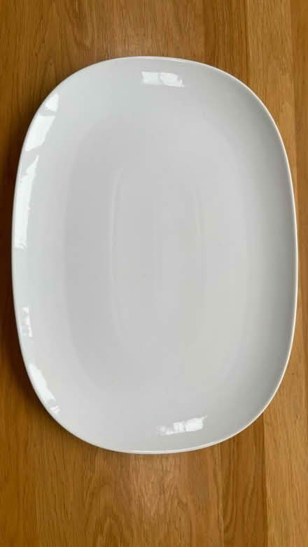 Photo of free Large White Serving Plate (New forest, Bramshaw) #1