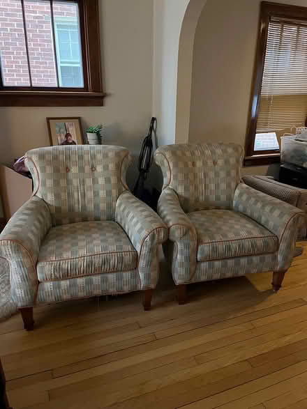 Photo of free Pair of living room chairs (Near UW Madison) #1