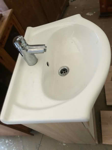 Photo of free washbasin on cabinet (Chorlton M21) #3