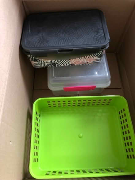 Photo of free 2x Tupperware boxes & 1 basket (BA2) #2