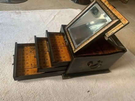 Photo of free KT3 Chinese make up box (New Malden KT3) #2