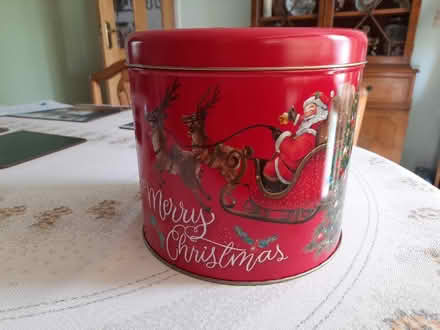 Photo of free Cake storage tin (Braintree CM7)