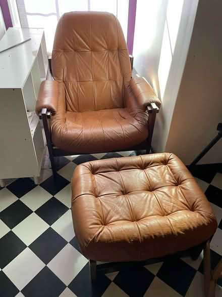 Photo of free 1970s leather reading chair/ottoman (Morrow) #4