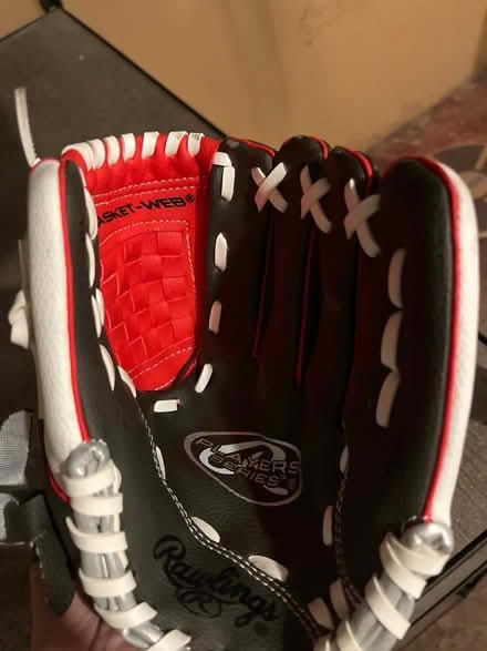 Photo of free 10 inch Rawlings Baseball Mitt (Portage Park, Chicago) #4