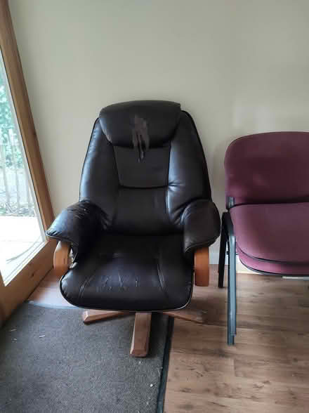 Photo of free Comfy swivel chair (ME13) #1
