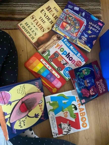 Photo of free Lots of young Childrens books (Guildford GU1) #1