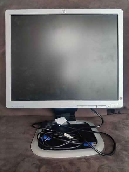 Photo of free 19" HP monitor with stand (SW18) #1