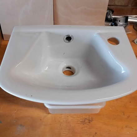Photo of free Basin (shepperton) #1