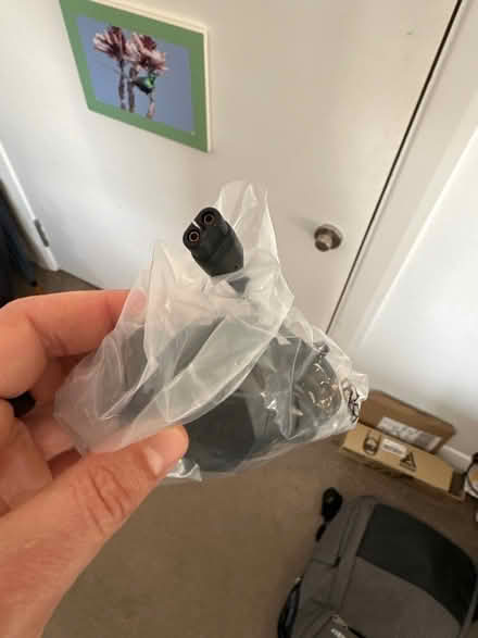 Photo of free One piece charger (Twickenham Centre) #1