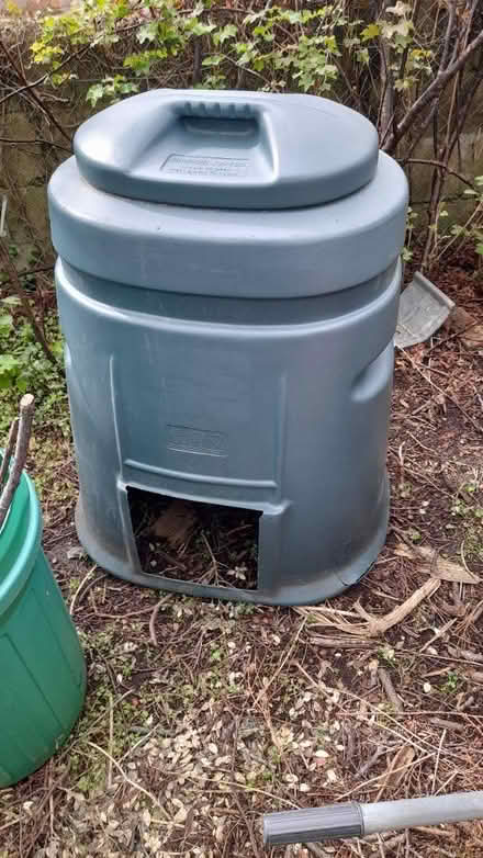 Photo of free Compost bin large (SN1 old town swindon) #2