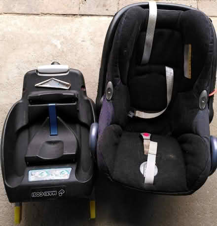 Photo of free Maxi Cosi baby car seat and base (Sherwood TN2) #1