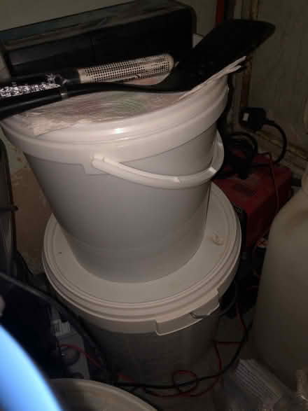 Photo of 15 litre tub with lid and handle (HP3 Bennetts End) #1