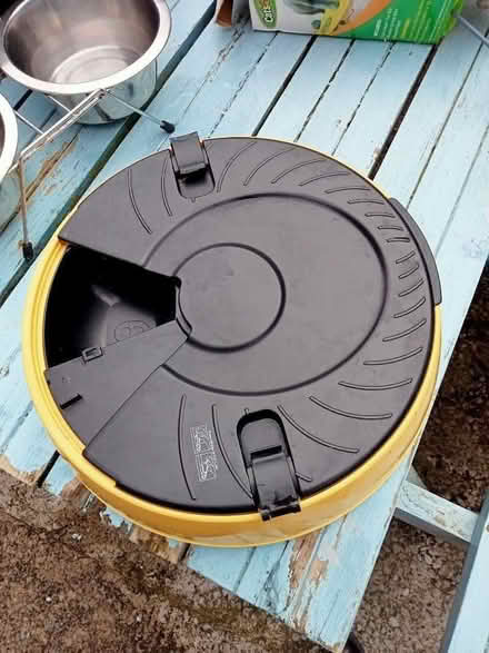 Photo of free Cat feeder (Carnforth LA5) #1