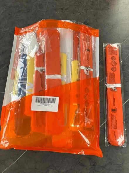 Photo of free Unused paper Pom-poms (Oxford OX3) #1