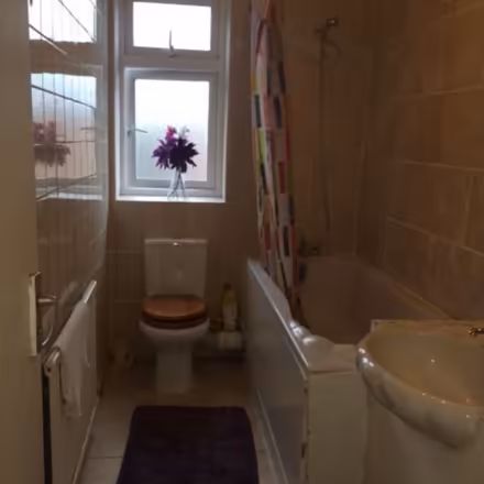Photo of free Bathroom suite three piece (N4) #1