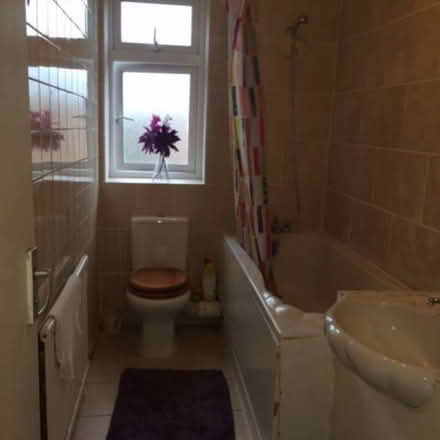 Photo of free Bathroom suite three piece (N4) #1