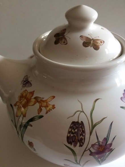 Photo of free Large 'Runtons' Ceramic Teapot with Spring Flower Decoration (St James, South Elmham IP19) #2
