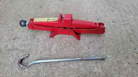 Photo of free 1 Tonne car jack (Dursley GL11) #1