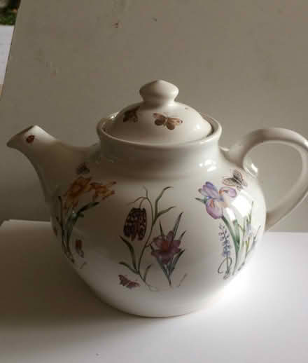 Photo of free Large 'Runtons' Ceramic Teapot with Spring Flower Decoration (St James, South Elmham IP19) #1