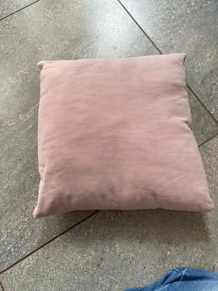 Photo of free Pink cushion (BA2) #1