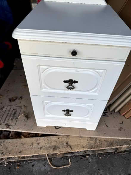 Photo of free White bedside cupboard (Putney SW15) #1