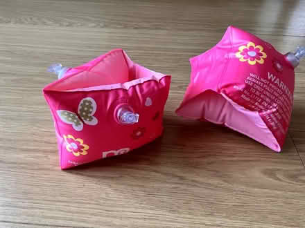 Photo of free arm bands - pink age 2-6 (Craigmount EH12) #1