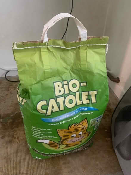 Photo of free Cat litter, carrier and tray (Chingford) #1