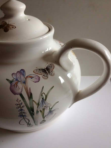Photo of free Large 'Runtons' Ceramic Teapot with Spring Flower Decoration (St James, South Elmham IP19) #3