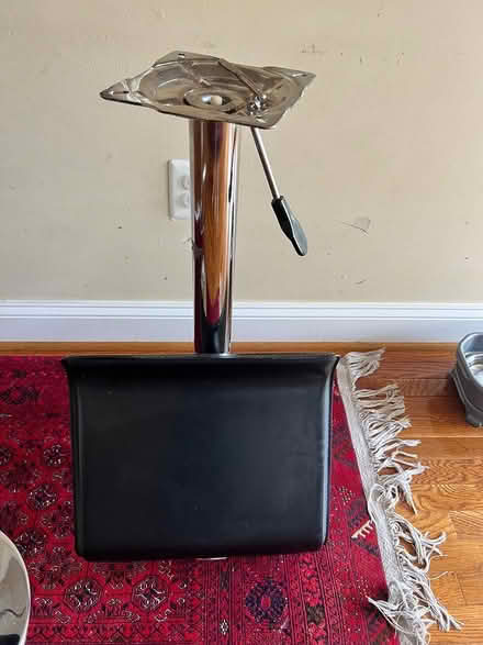 Photo of free 2 bar stools (16th St. Heights) #1