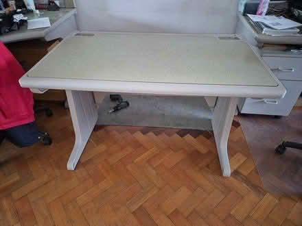 Photo of free Desk (TW3 Hounslow Central) #1