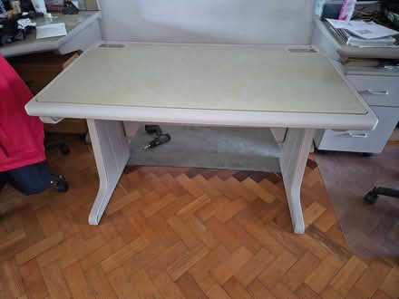 Photo of free Desk (TW3 Hounslow Central) #1