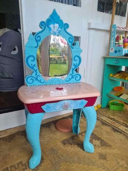 Photo of free Frozen dressing table for toddler (Cosham PO6) #1