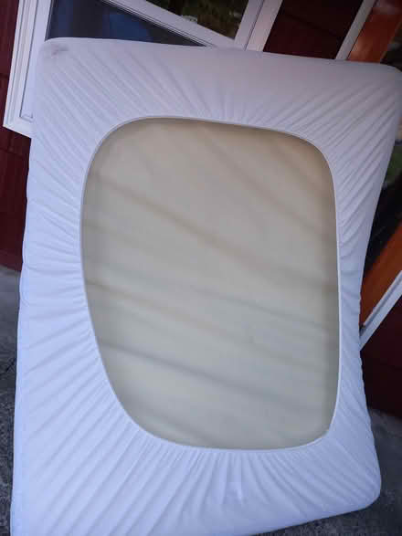 Photo of free Queen foam mattress, lightly used (Seatac) #3