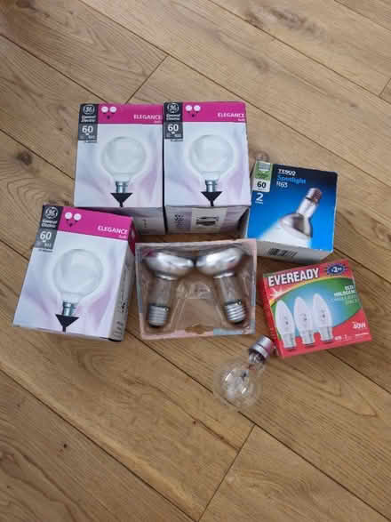Photo of free Various bulbs (SE20) #1