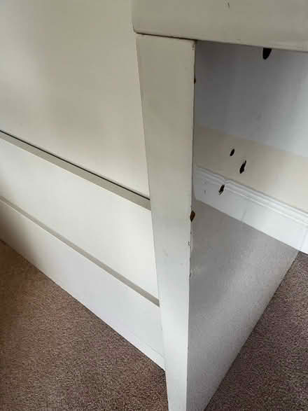 Photo of free White desk (SW3) #4