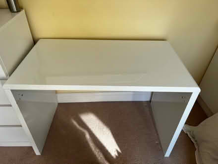Photo of free White desk (SW3) #3