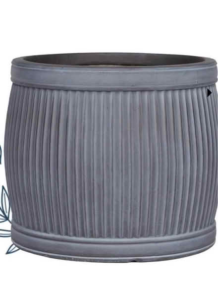 Photo of Large planter (Atherstone CV9) #3