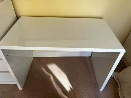 Photo of free White desk (SW3) #1