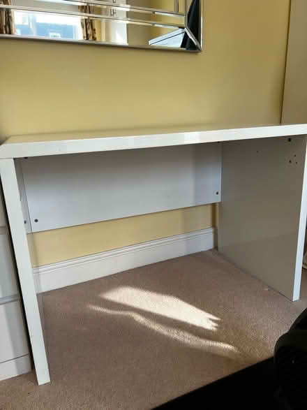 Photo of free White desk (SW3) #2