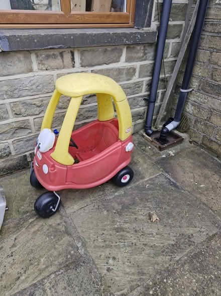Photo of free Little tykes car (Queensbury . BD13) #1