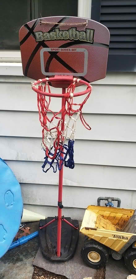 Photo of free Basketball hoop (NE Yonkers) #1