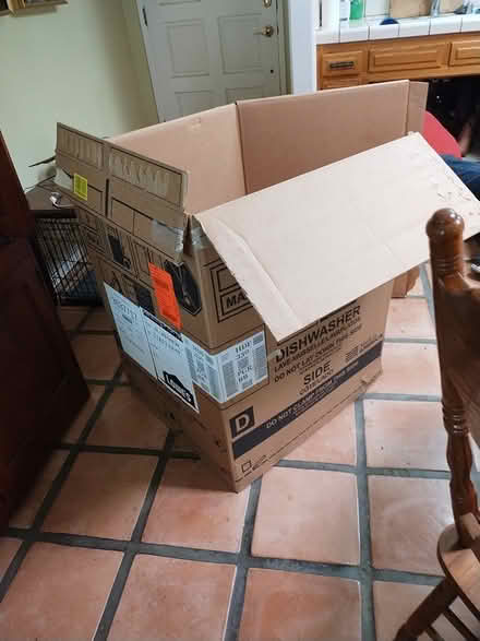 Photo of free Dishwasher box (SW by FedEx) #1