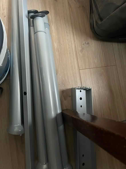 Photo of free white ikea desk (Kennington SE11) #2