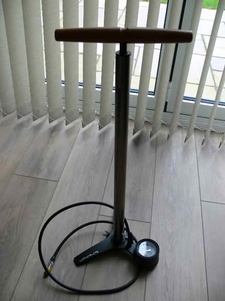 Photo of free Cycle track pump (Lingen SY7) #1