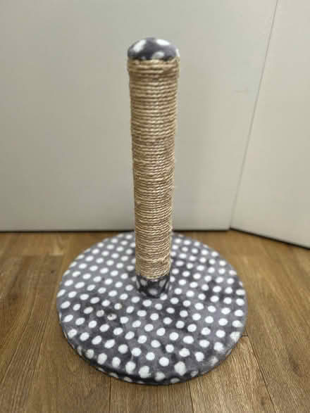 Photo of free Cat Scratch Post (TW11 - Teddington) #1