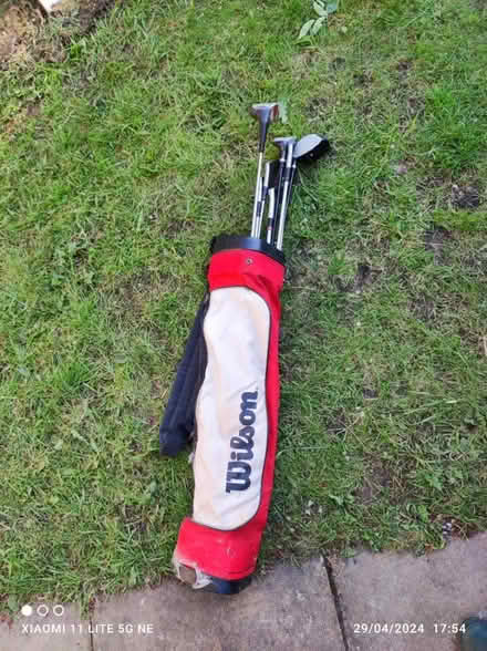 Photo of free Golf bats with bag (Wallington SM6) #1