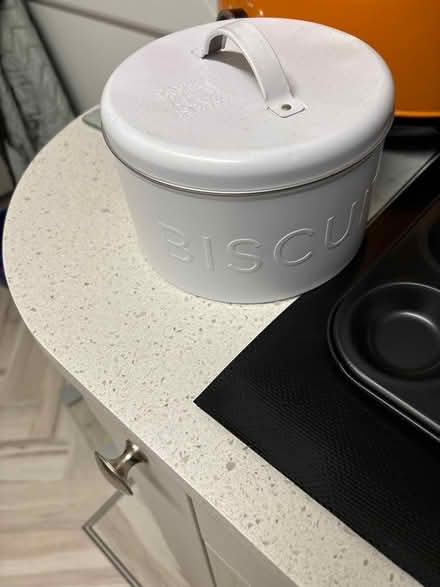 Photo of free Baking tins and a biscuit tin (Stivichall Coventry) #2