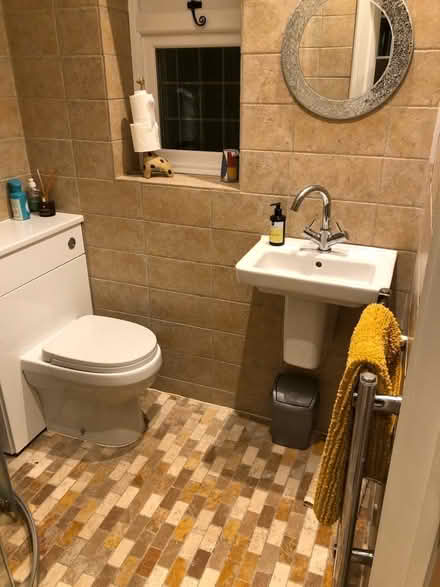 Photo of free Roca shallow basin & pedestal (Horsham RH13) #1