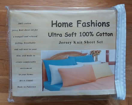 Photo of free Twin size Comforter and sheets (Hamden) #2