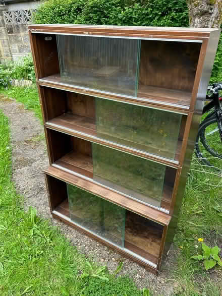 Photo of free Vintage cabinet (TW4) #2